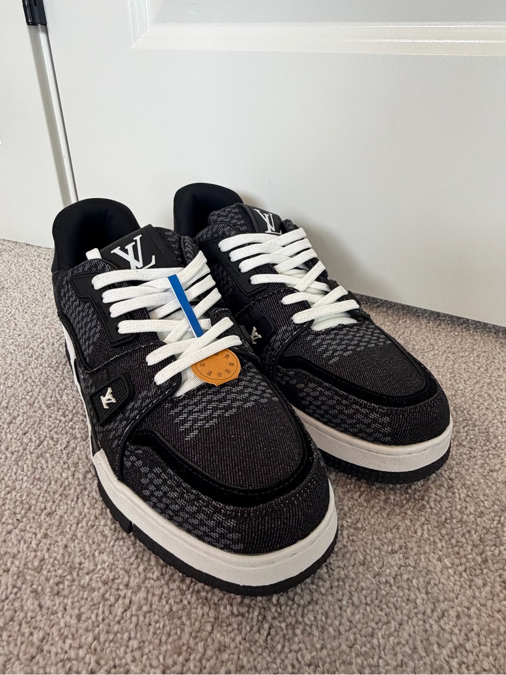 Louis Vuitton Men’s Black and White Low-Top Sneakers - Picture 4 of 9
